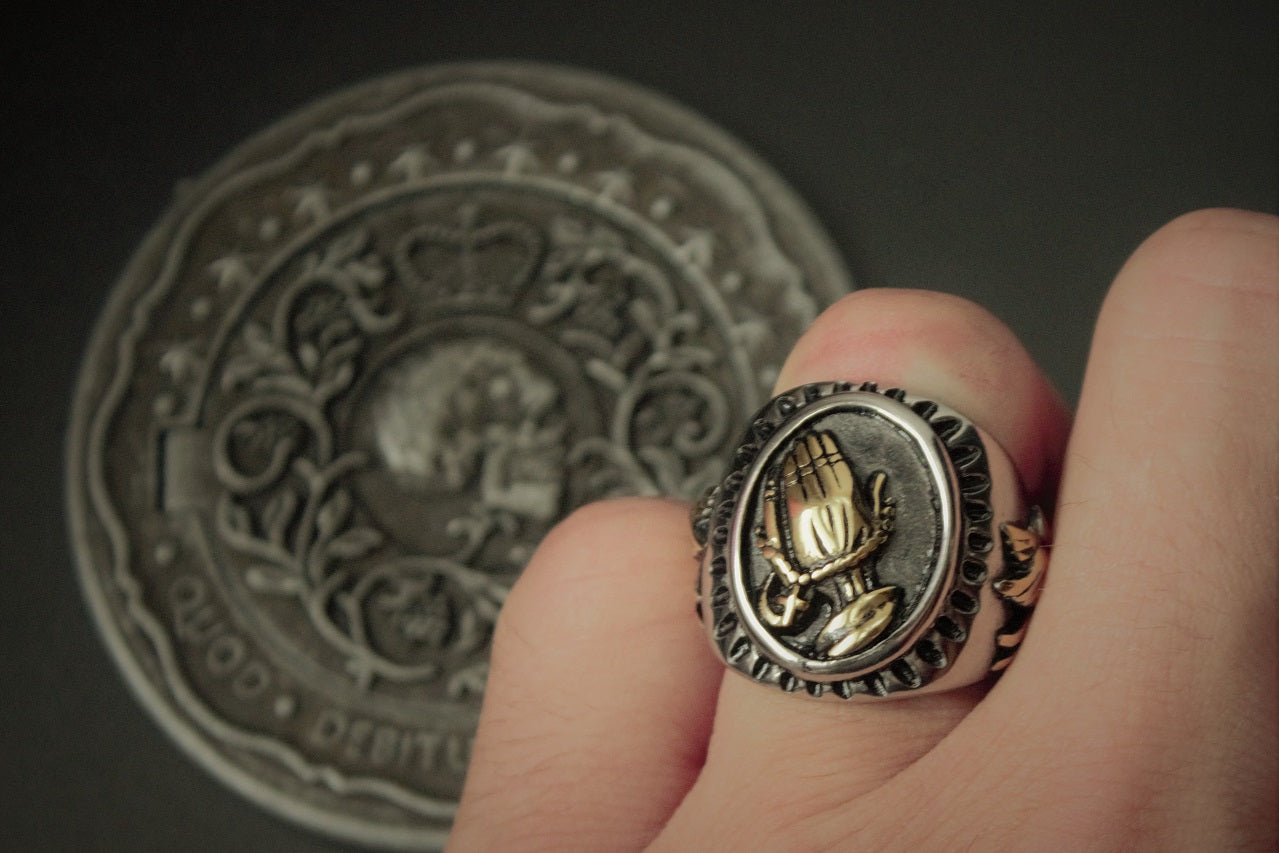 "Fortis fortuna adiuvat" Tattoo J. Wick Ring. Cross Continental Hotel. Blood oath marker gold Prayer coin Ring