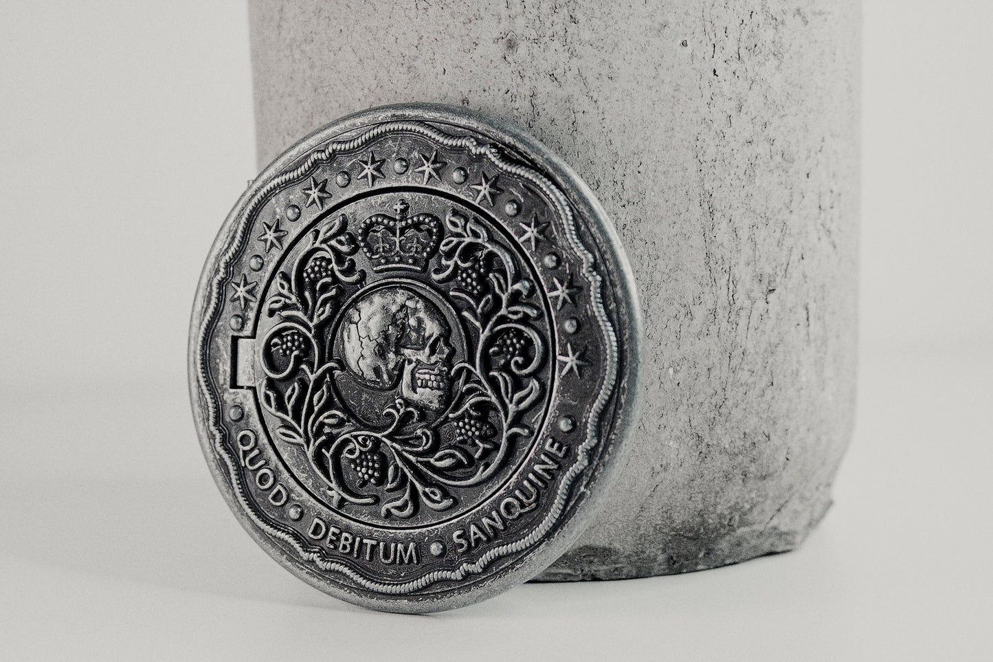 Blood oath marker Continental Hotel coin. Debitum. Keanu J. Wick. gold coin